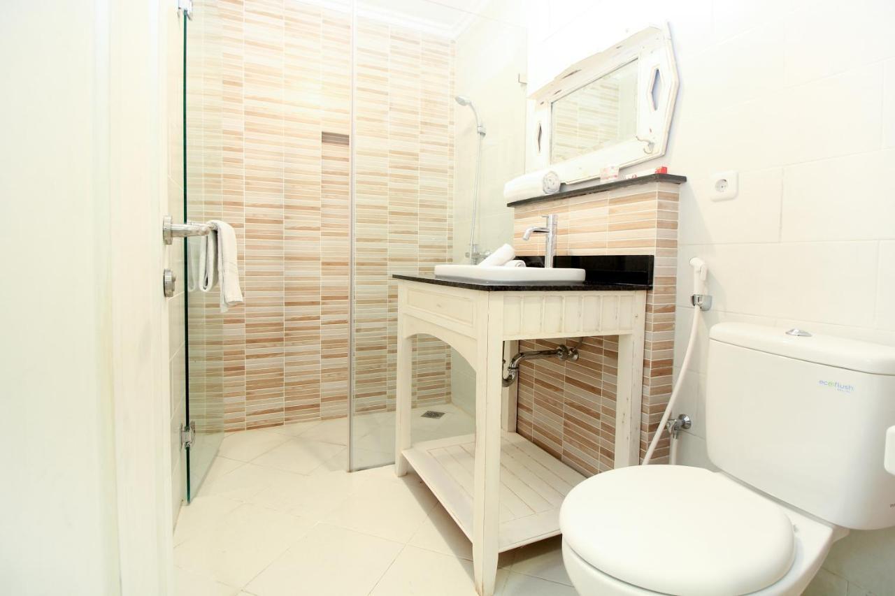 סוראבאיה Oyo 204 Blessing Residence מראה חיצוני תמונה