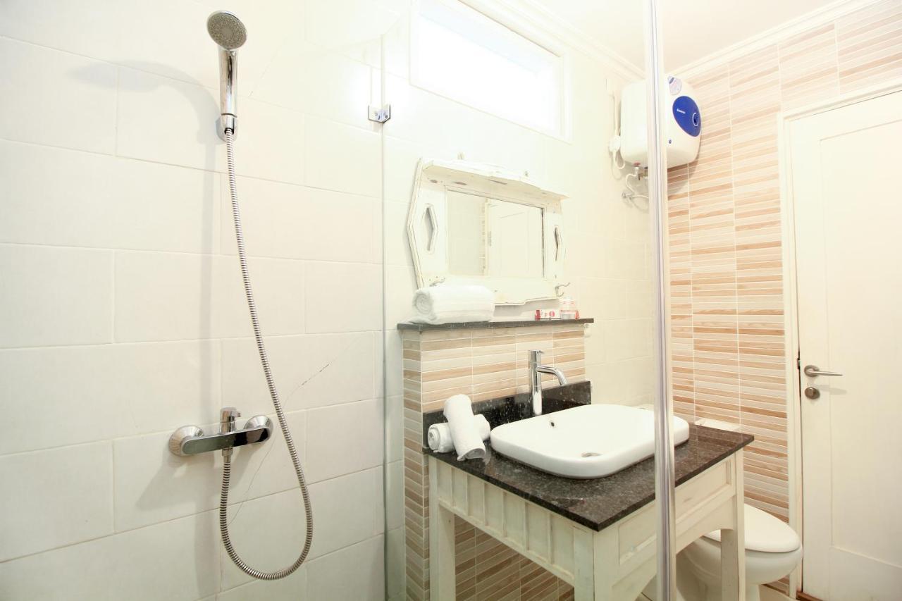 סוראבאיה Oyo 204 Blessing Residence מראה חיצוני תמונה
