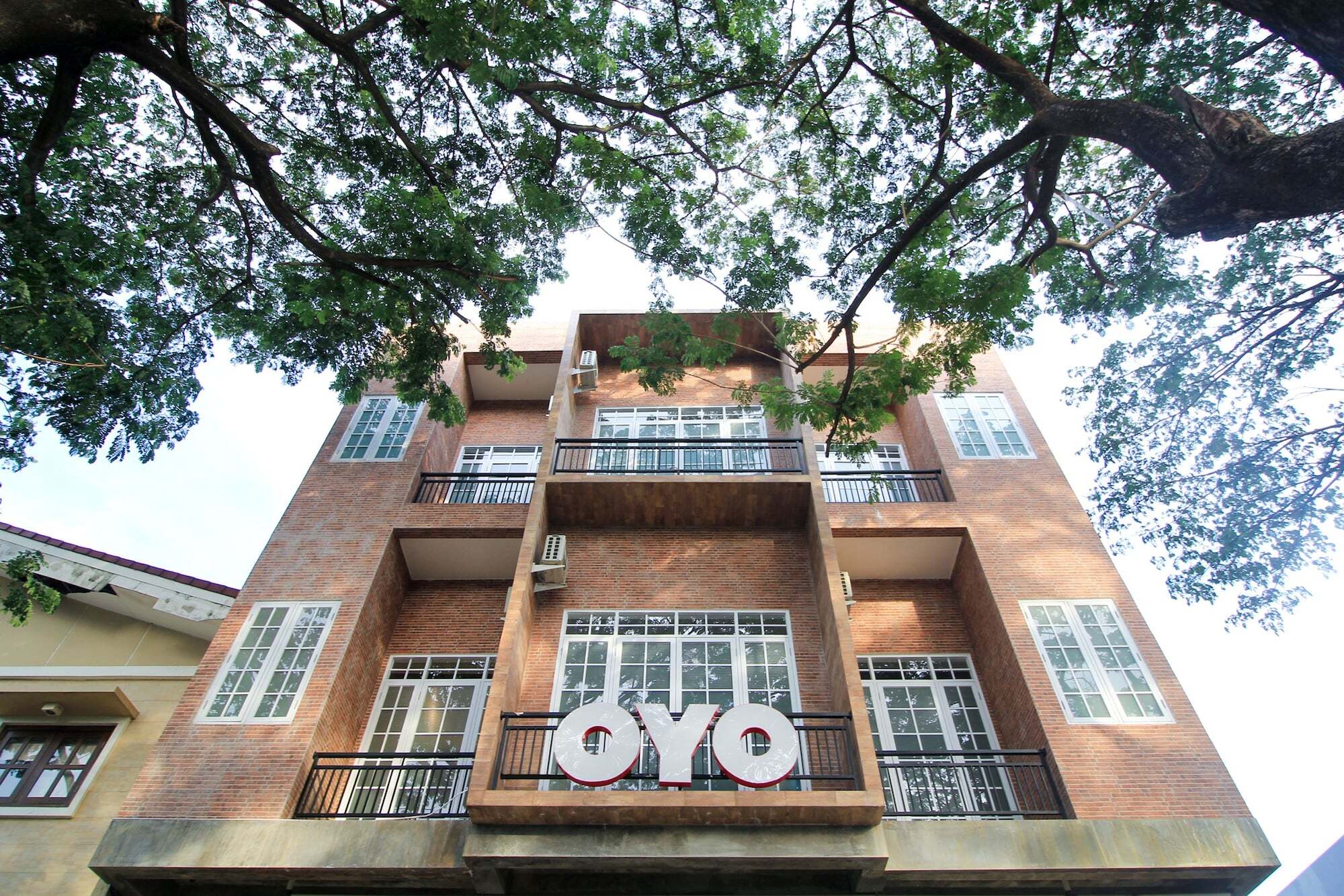 סוראבאיה Oyo 204 Blessing Residence מראה חיצוני תמונה
